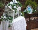 Surround your event with beauty and showcase your doves in a lovely display. 